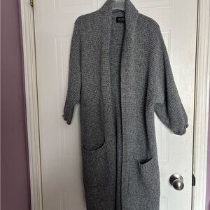 Elegant Gray Knit Cardigan